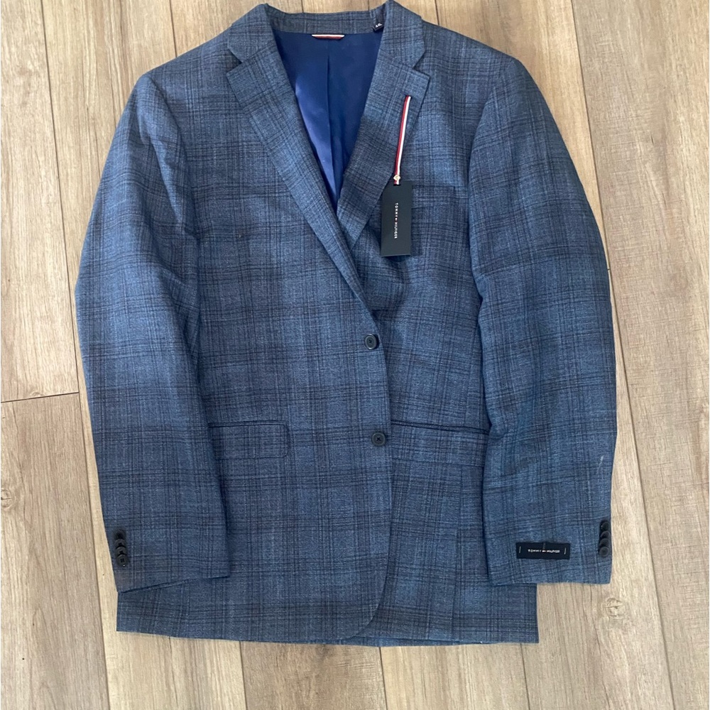 Men’s sport coat, Tommy Hilfiger, 44L.